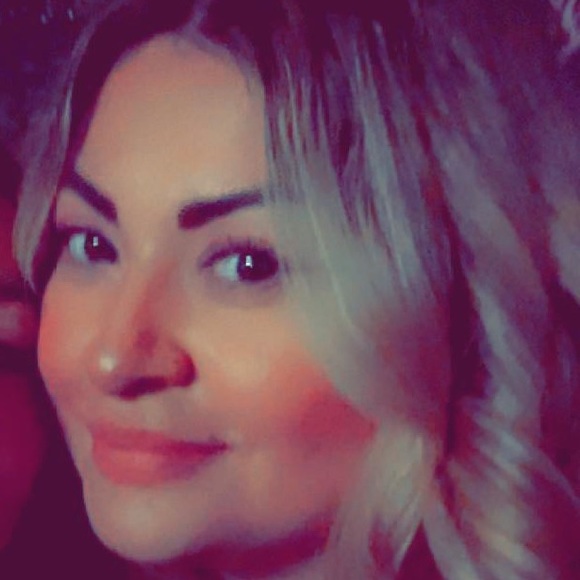 Meet your Posher, Yeimy - Picture 1 of 1